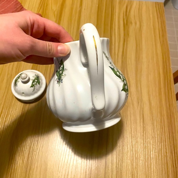 SOLD Vintage Golden Crown large teapot - Picture 2 of 7